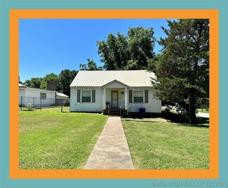 631 W 22nd St, Ada, OK 74820