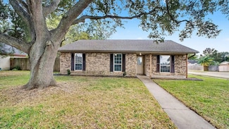 5208 Carmona Ln, Pearland, TX 77584