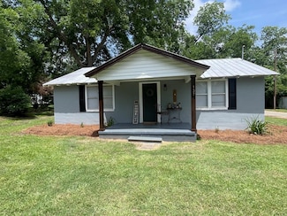 137 S Main St, Smithville, GA 31787