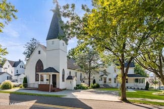 73 3rd Ave, Atlantic Highlands, NJ 07716