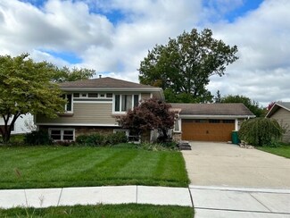 444 S Adams St, Westmont, IL 60559