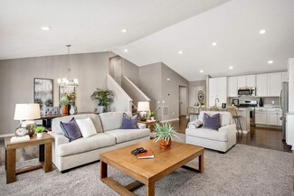8516 Titanium Cir, Woodbury, MN 55129