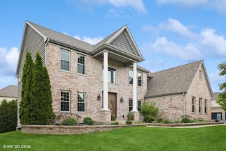 2 12 Lakes Ct, Lake In the Hills, IL 60156