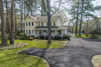 403 Moores Creek Dr, Deltaville, VA 23043