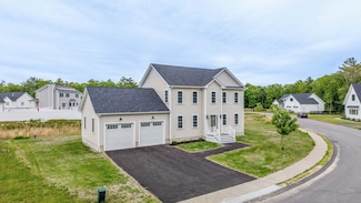 13 Nantucket Dr, Mattapoisett, MA 02739