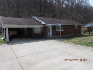 3919 Kentucky 40, Meally, KY 41234
