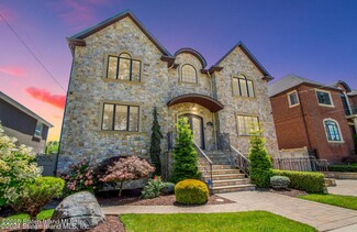 434 Darlington Ave, Staten Island, NY 10309