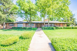 800 W Kentucky St, Floydada, TX 79235