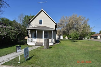 7 3rd St SE, Garrison, ND 58540