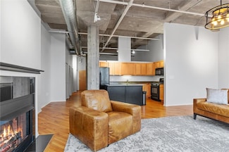 2107 Grand Blvd Unit 1004, Kansas City, MO 64108