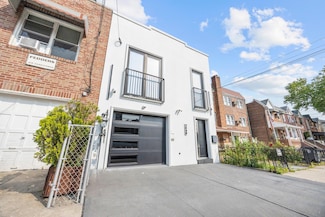 2539 48th St, Astoria, NY 11103