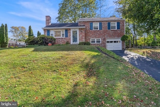 320 Landsende Rd, Devon, PA 19333