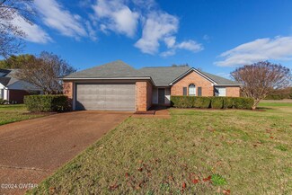 67 Augusta Dr, Humboldt, TN 38343
