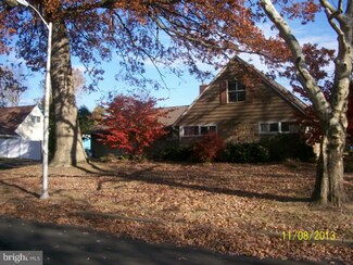 29 Roving Rd, Levittown, PA 19056