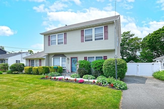 1426 Lombardy Blvd, Bay Shore, NY 11706