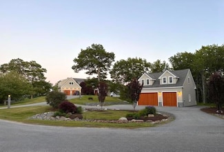 22 Wellington Dr, Rockport, ME 04856