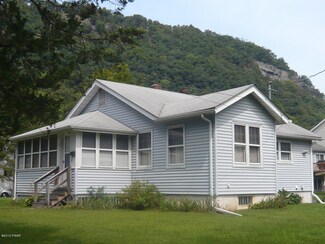 231 10th St, Matamoras, PA 18336