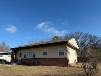 1028 Garst St, Cabool, MO 65689