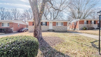 1370 Reale Ave, Saint Louis, MO 63138
