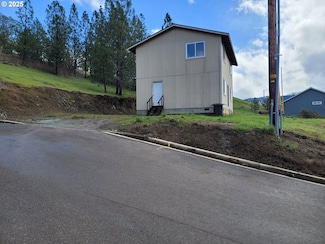 1336 NE Simpson Ln, Myrtle Creek, OR 97457