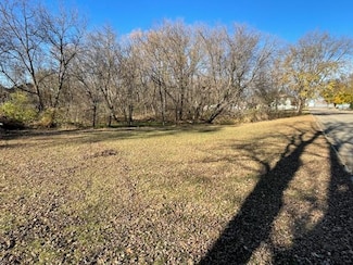 null 9th St, Walnut Grove, MN 56180