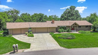 2710 Pioneer Ln, Saint Cloud, MN 56301