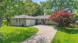 7917 W 74th St, Overland Park, KS 66204