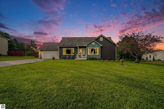 1227 Valley Dr, Traverse City, MI 49685