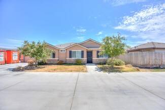 814 W Perez Ave, Visalia, CA 93291