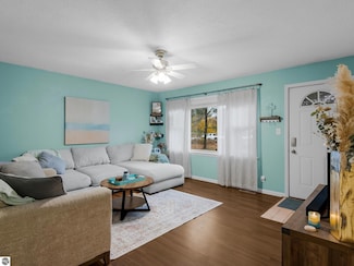 4740 Manor Wood Dr N, Traverse City, MI 49685