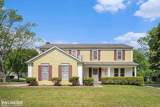6019 Kingsfield Dr, West Bloomfield, MI 48322