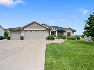 3430 Penny Ln, Marion, IA 52302