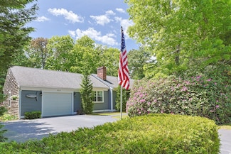 825 Lumbert Mill Rd, Marstons Mills, MA 02648