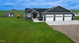 3539 Honey Ln, Mandan, ND 58554