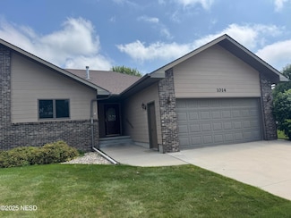 1014 37th St NW, Watertown, SD 57201