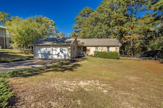 1178 Meadowlake Dr, Ozark, AL 36360