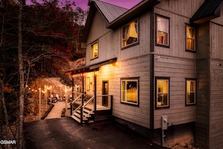 4249 Wolf Hollow Way, Pigeon Forge, TN 37862