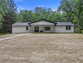 27333 Pioneer Rd, Waterford, WI 53185