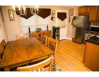 27 Madonna Cir Unit 8, Lowell, MA 01854