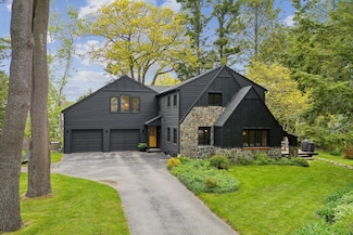 31 Forest Rd, Cape Elizabeth, ME 04107