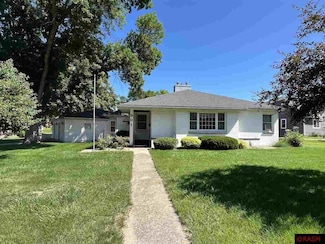 901 901 S 6th Ave, St. James, MN 56081