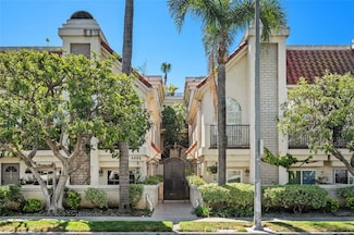 4444 Moorpark Way Unit 202, Toluca Lake, CA 91602