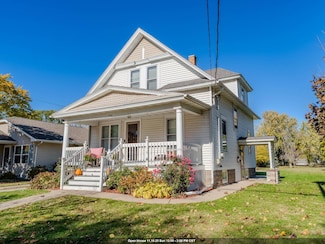 326 W 19th Ave, Oshkosh, WI 54902