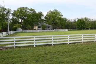 1401 E Wallace St, San Saba, TX 76877