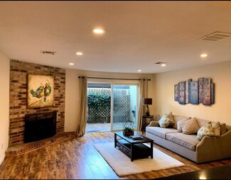 2517 Bering Dr Unit 5, Houston, TX 77057