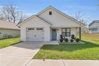 502 E Arthur St, Hamilton, MO 64644