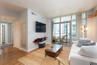 425 W Beech St Unit 613, San Diego, CA 92101