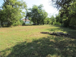 406 Whitt St, Groesbeck, TX 76642