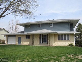 530 W 21st St, Carroll, IA 51401