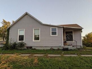 408 NE 3rd St, Stuart, IA 50250